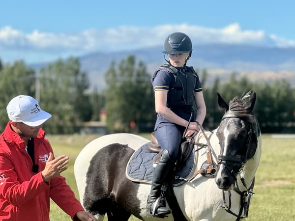 Dan Bizzarro coaching a rider during a training session